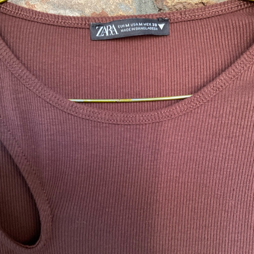 Zara Ribbed Top with a Cut Out - Picture 4 of 6